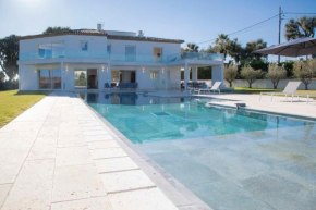 Luxurious sea view villa outside infinity pool - heated indoor pool